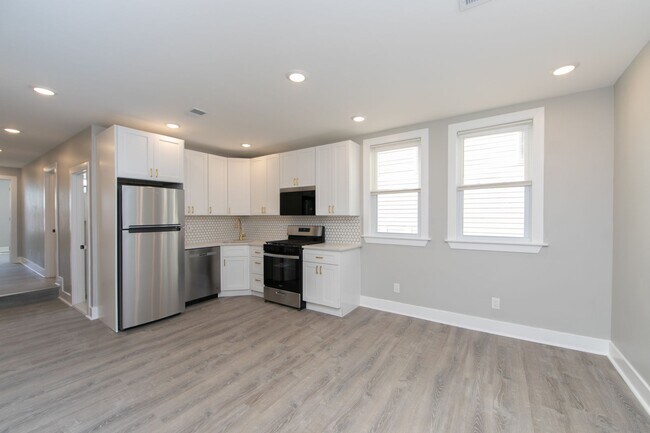 Primary Photo - Beautiful Gut Renovated 2 Bed/1 Bath 2nd F...