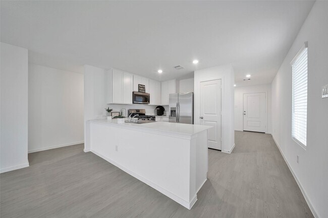 Building Photo - 723 Umbrella Tree Dr