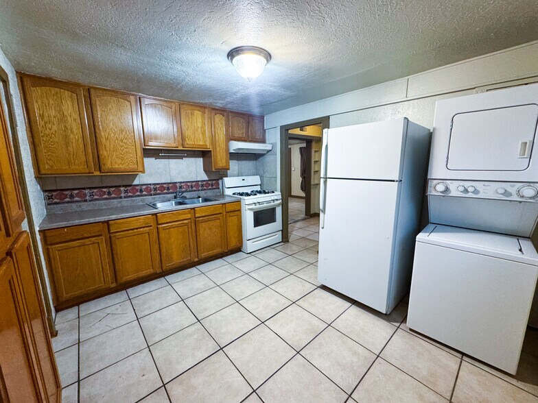 Building Photo - 905 Palo Duro Ave NW