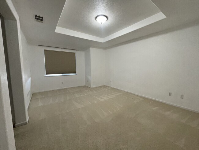 Building Photo - 1348 Encore Dr