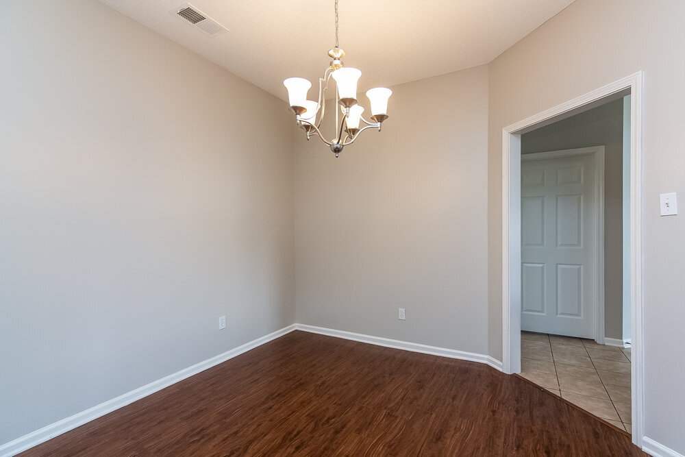 Building Photo - 5820 Lillian Bend Dr