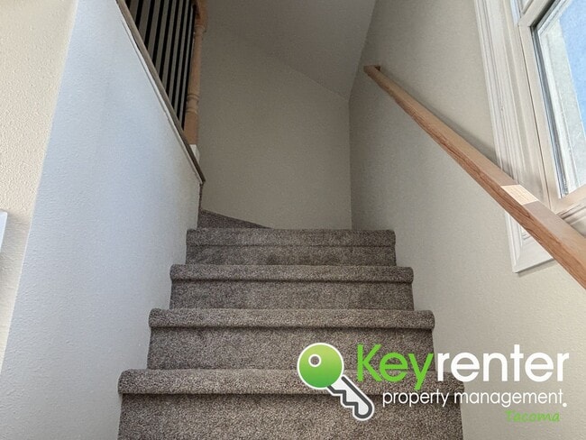 Building Photo - One of a Kind Multi-level Home in Tacoma!