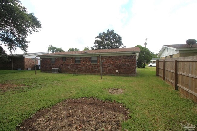 Building Photo - 404 Ladybird Ln