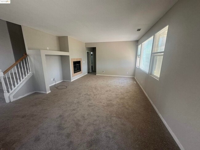 Building Photo - 5575 Sunview Ct