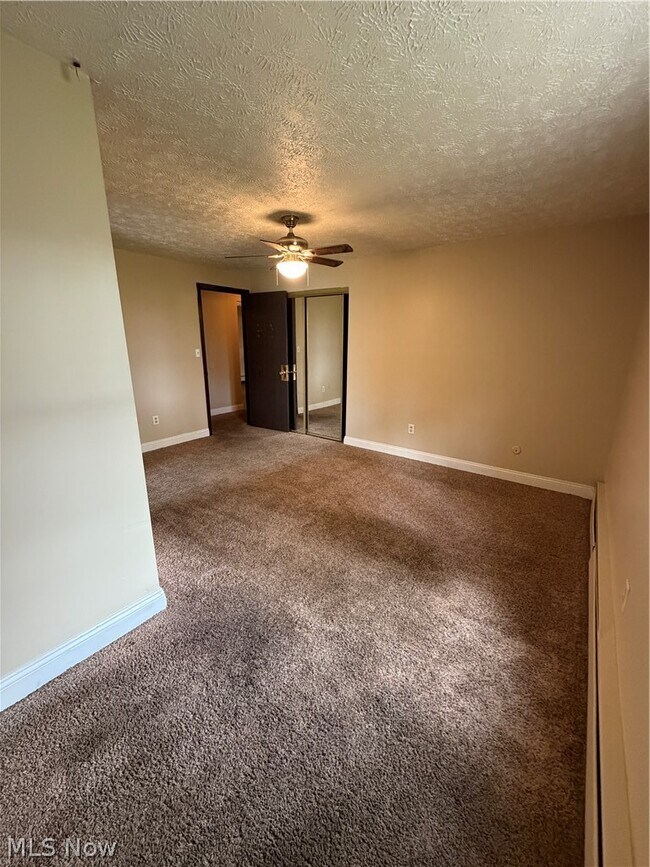 Building Photo - 21 Wayne St SE