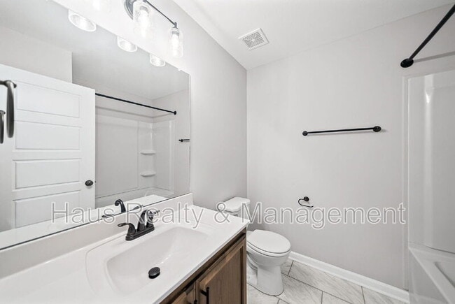 Building Photo - 1514 Fredrick Dr