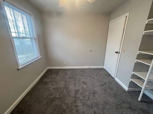 Building Photo - 3604 Hydrangea St