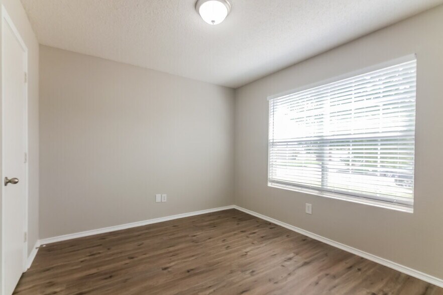 Building Photo - 10769 Braemoor Dr