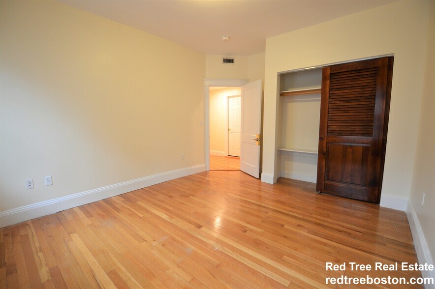 Building Photo - 191 Winthrop Rd