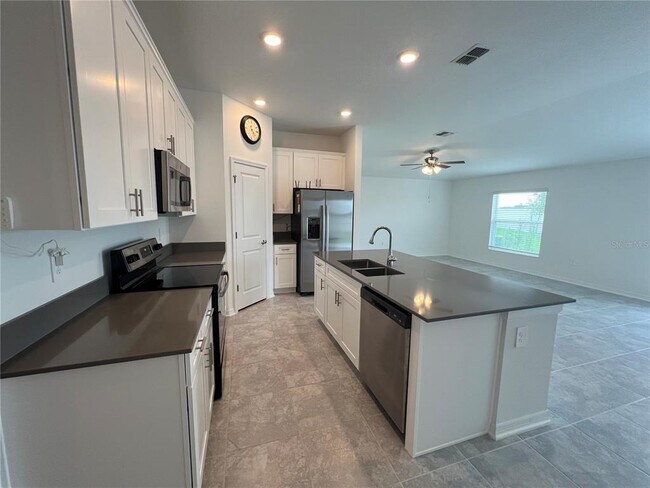 Building Photo - 688 Silver Palm Dr