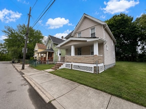 Building Photo - 8400 Medina Ave