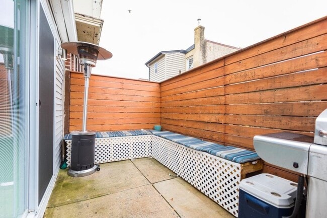 Building Photo - 2658 Edgemont St