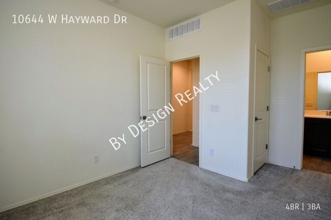 Building Photo - Like-New 4BR/3BA Corner Lot Home in Gladde...
