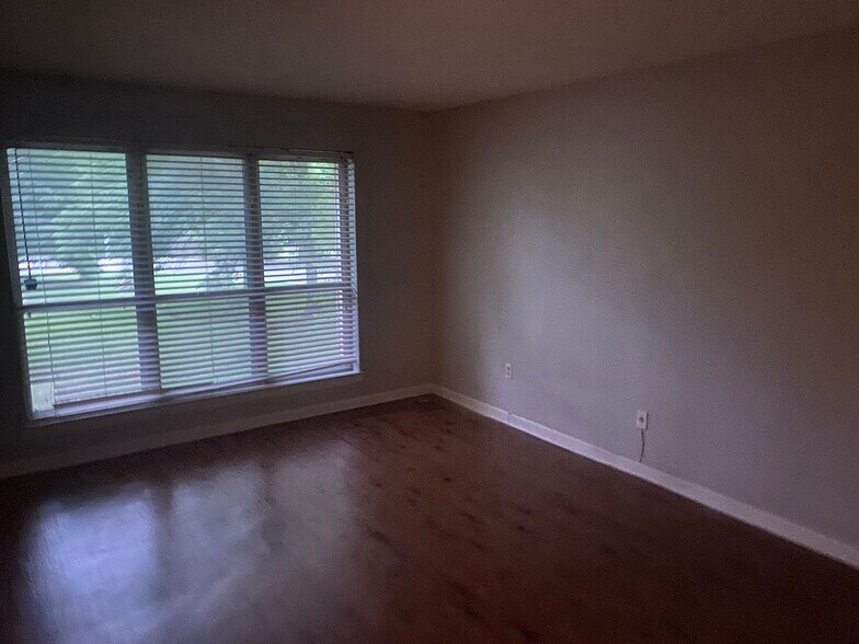 Building Photo - 1635 Quail Hollow Rd