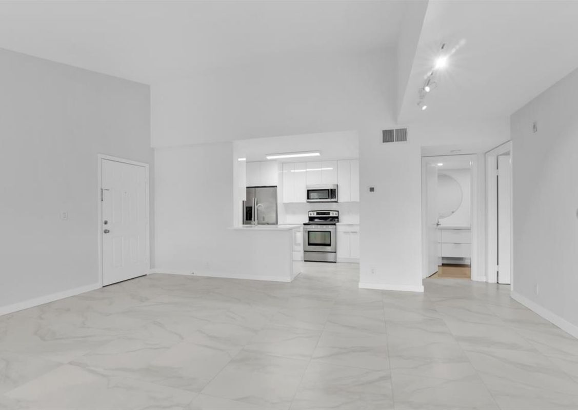 Building Photo - 3430 Pinewalk Dr N