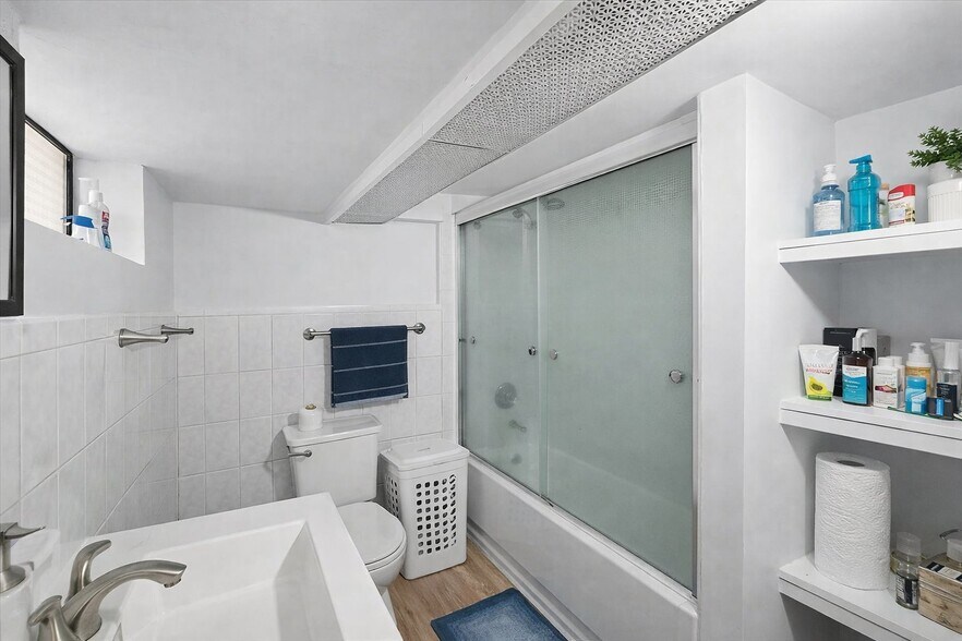 Building Photo - 2105 New York Ave