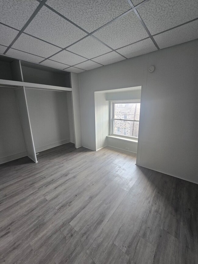 Building Photo - 827 N 10th St