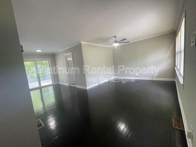 Building Photo - 3485 Maplehurst Dr