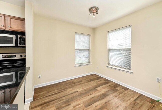 Building Photo - 1706 Ascot Way
