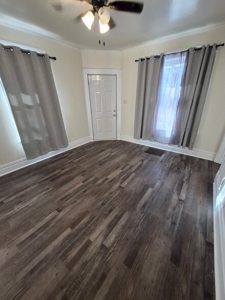 living room - 4049 6th Ave