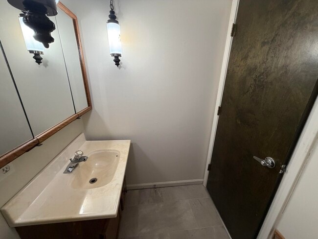 Building Photo - 23609-2 N 1800-E