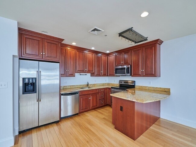 Building Photo - 55 Temple Pl