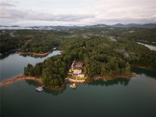 Building Photo - 725 Rocky Point Dr