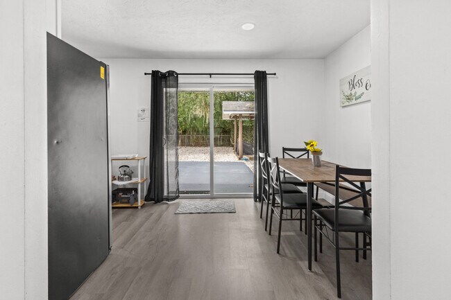 Building Photo - 3204 NW 10th St