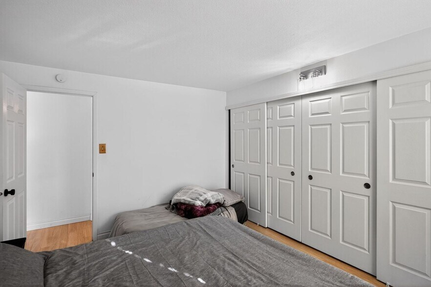 Building Photo - 2 Adams St