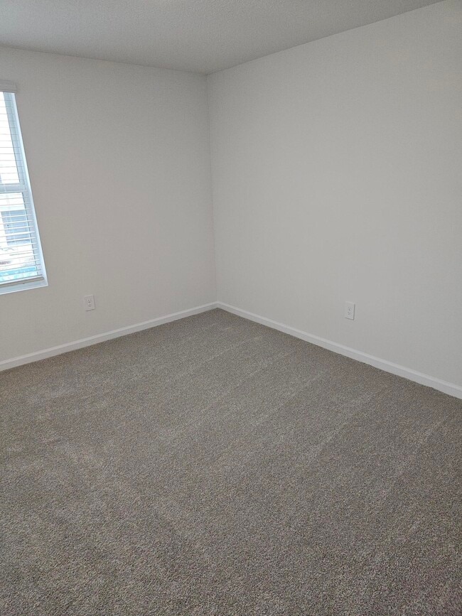 Building Photo - 621 Salisbury Cir