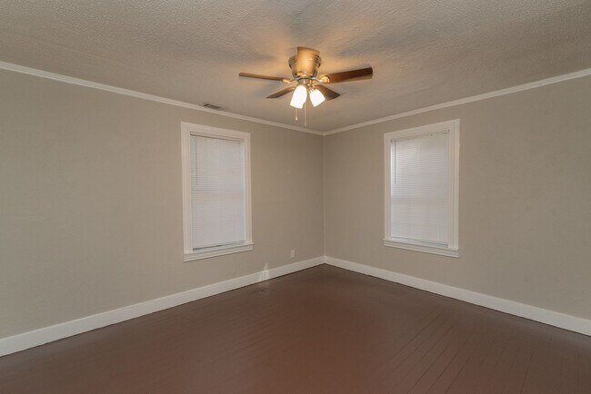 Building Photo - $1,200 - 3 bed/2 bath house for rent in Midtown Augusta, with fenced back yard