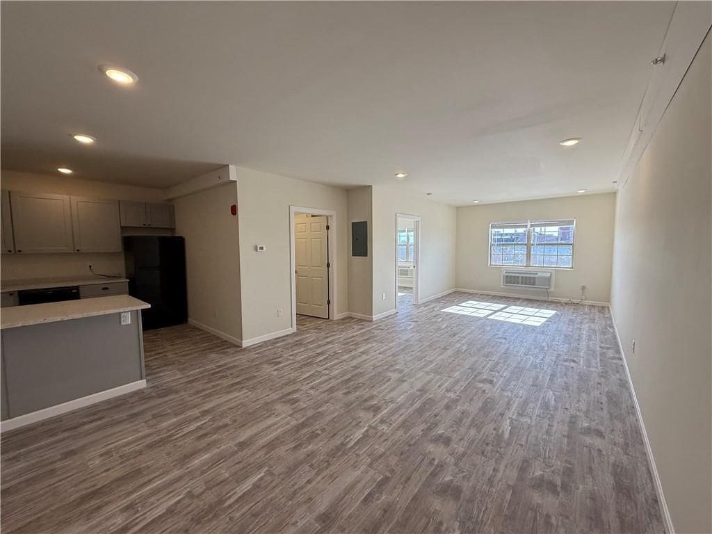 Building Photo - 327 Pine St