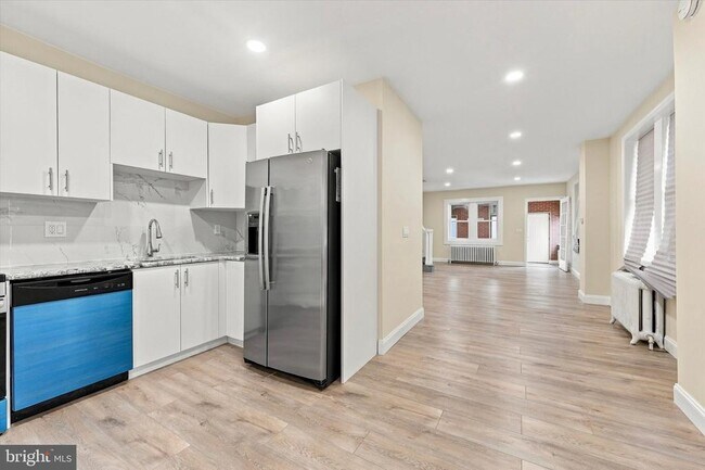 Building Photo - 227 Lindley Ave