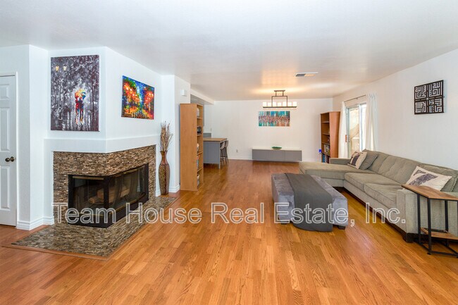 Building Photo - 25146 Steinbeck Ave