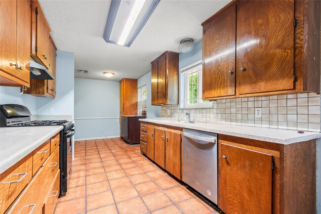Building Photo - 8203 Braes River Dr