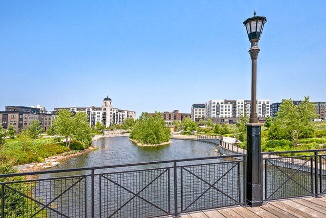 Building Photo - 848 Woodlawn Ave