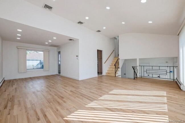 Building Photo - 482 Harbor Dr