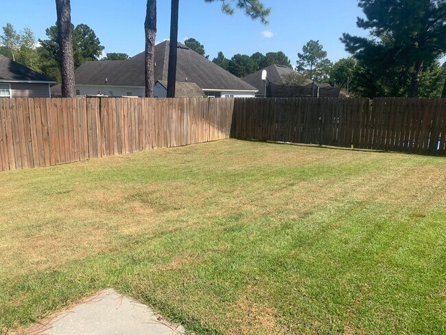 Building Photo - 4bd/2ba located in the Highlands Subdivision right off of Bemiss.