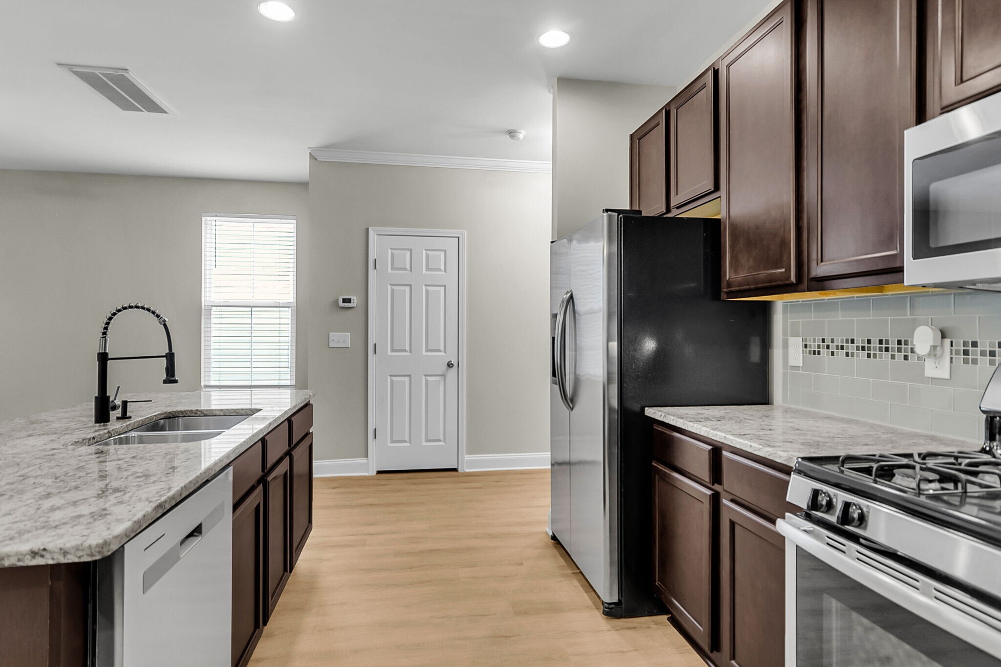 Building Photo - 229 Larissa Dr