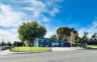 Building Photo - 219 Thayer Dr