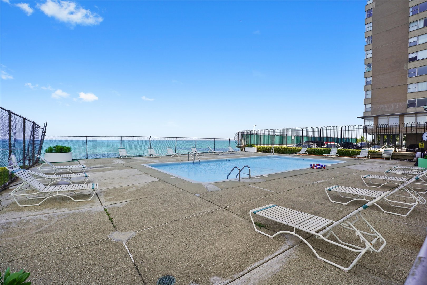 Building Photo - 6325 N Sheridan Rd