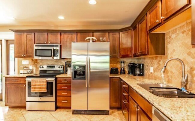 Building Photo - 1321 E La Jolla Dr