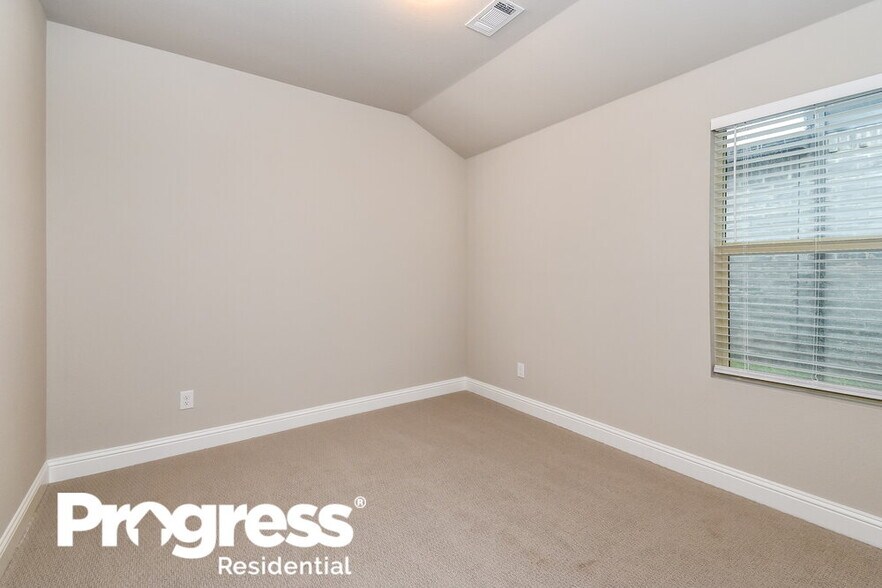 Building Photo - 1413 Rolling Fox Dr