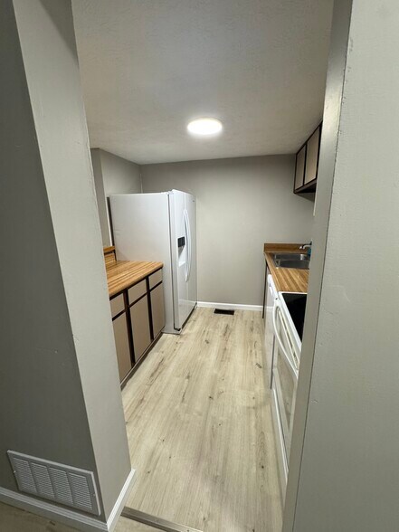 Building Photo - 2814 Stonehenge Dr