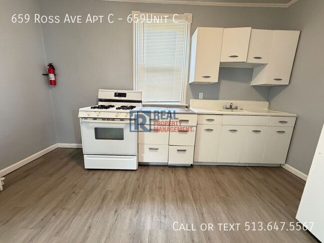Building Photo - 659 Ross Ave