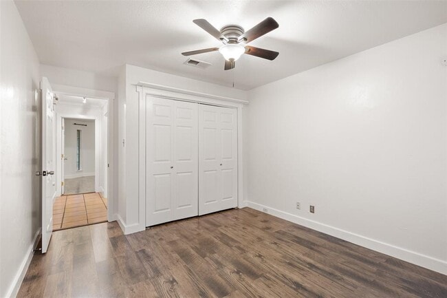 Building Photo - 6005 Sun Vista Dr