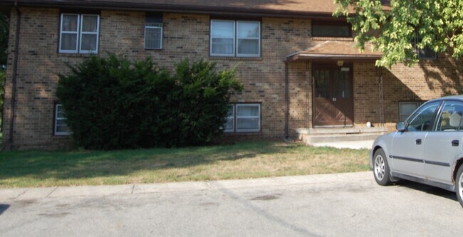 Primary Photo - 318 E Van Dorn St