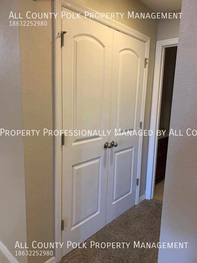 Building Photo - Lakeland Oasis! 3 Bedroom Duplex in Villag...