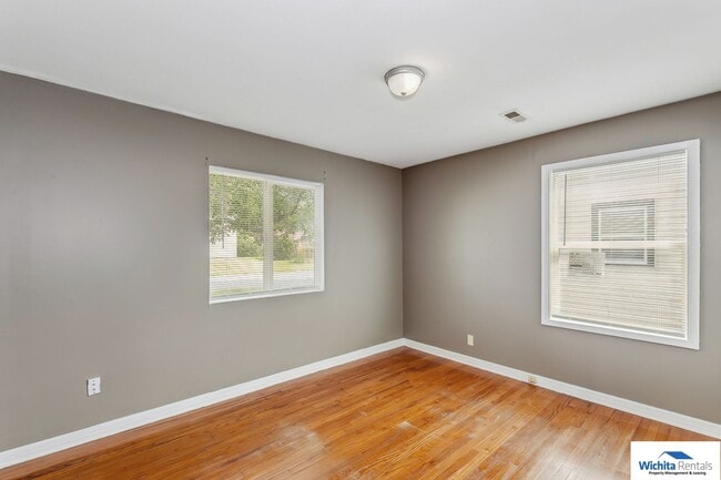Building Photo - 2 bedroom 1 bath - SE Wichita