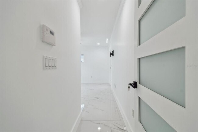 Building Photo - 8708 Thornwood Ln